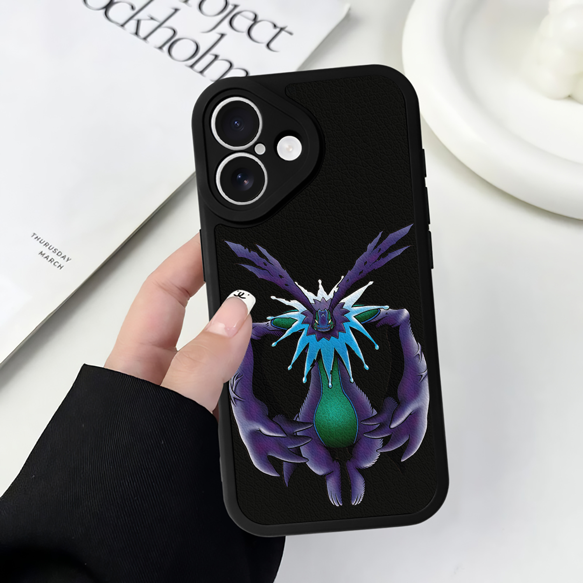 （画像用） Digimon デジタルモンスター/デジモン 【iPhone 16シリーズ対応】シリコンスマホケース（レザー調） 材質：シリコン
